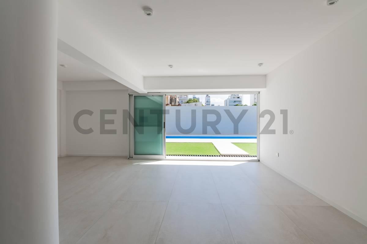 Departamento en venta en edificio de categoría. Ubicado al contra frente. Posee living comedor c...