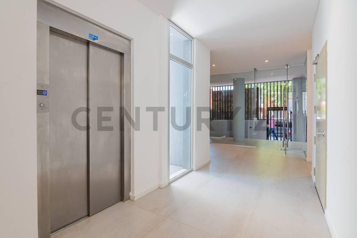 Departamento en Venta en Edificio de Categoría. Ubicado Al Contra Frente. Posee Living Comedor C. 5