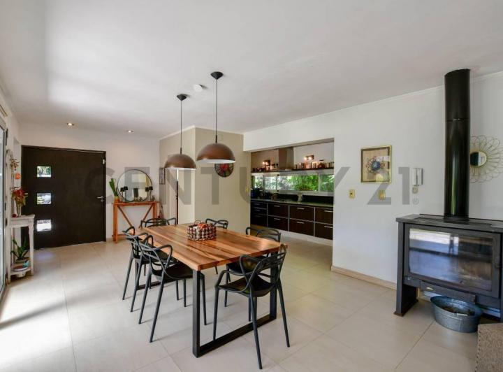 Casa en venta en zona de Villa Elisa de 3 dormitorios 3