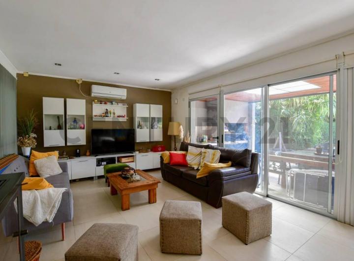 Casa en venta en zona de Villa Elisa de 3 dormitorios 5