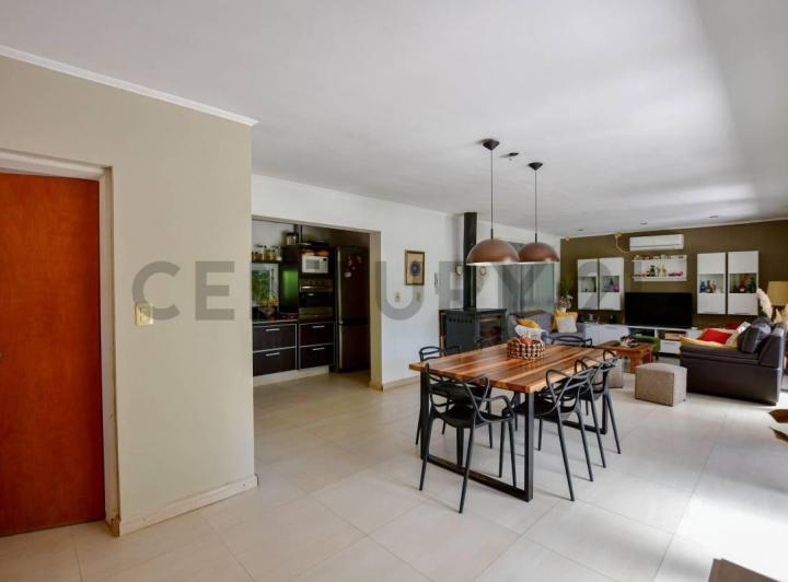 Casa en venta en zona de Villa Elisa de 3 dormitorios 4