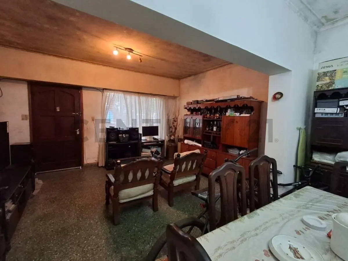 CASA EN VENTA A RECICLAR CALLE 3 ENTRE 521 Y 522  TOLOSA 4