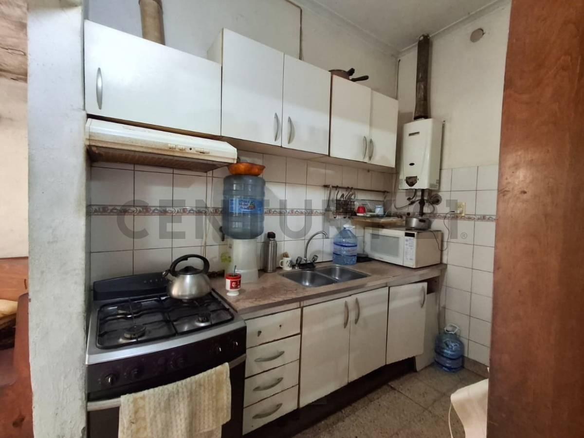 Foto de CASA EN VENTA A RECICLAR CALLE 3 ENTRE 521 Y 522 TOLOSA, imagen 3