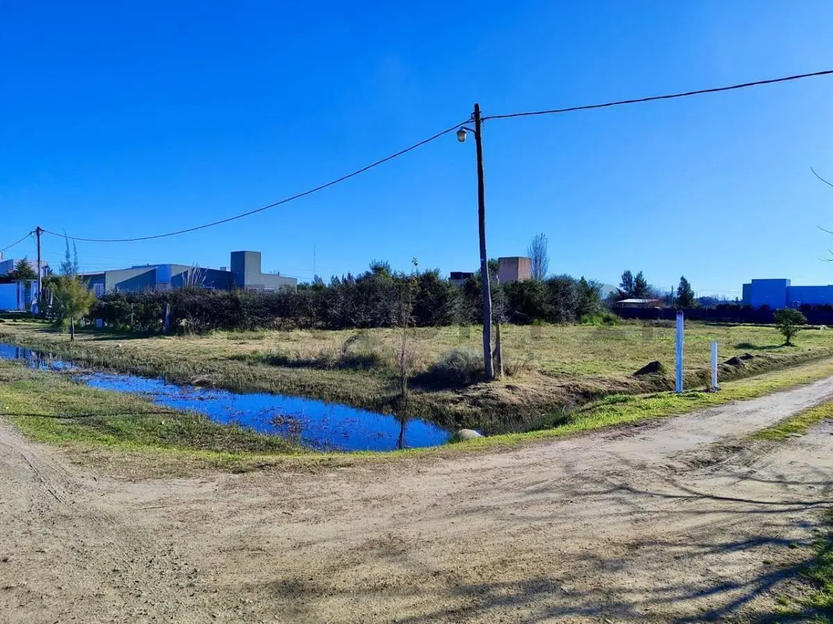 Lote en venta de 817 m2 en Barrio Rincon de Asis 5