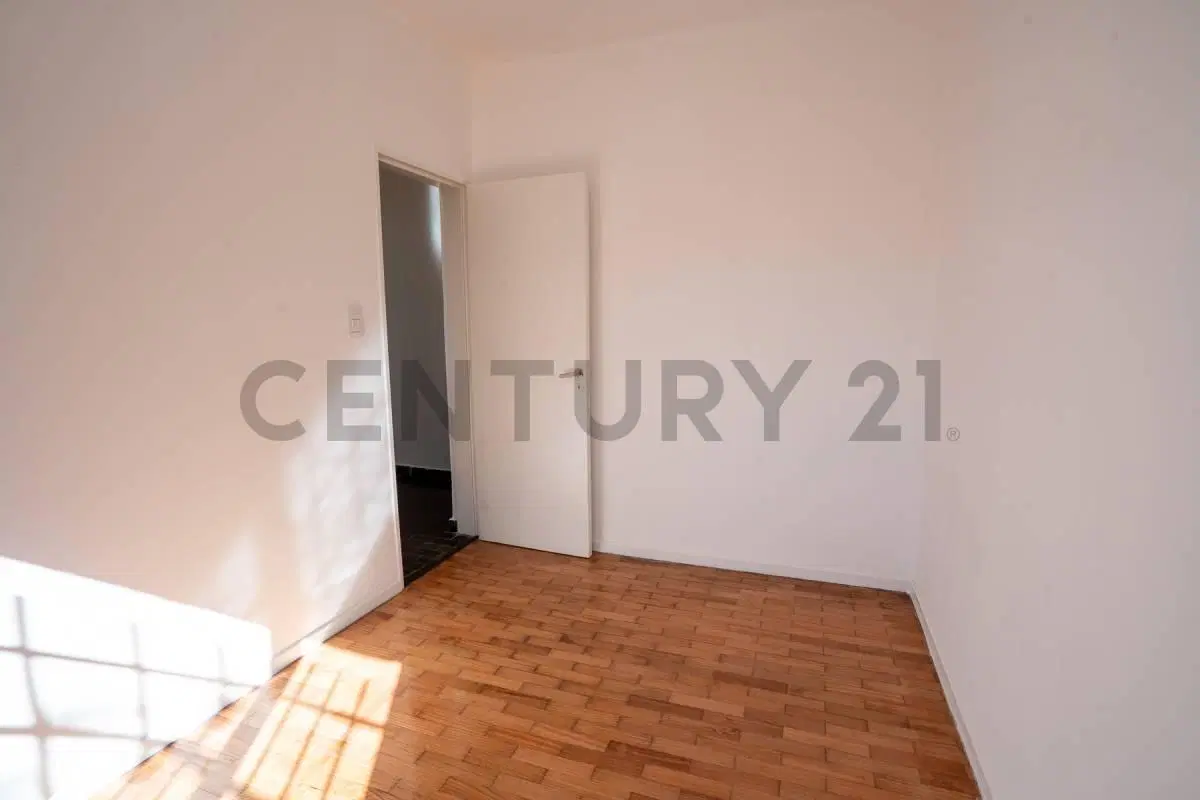 Departamento de 2 dormitorios en venta en La Plata 2