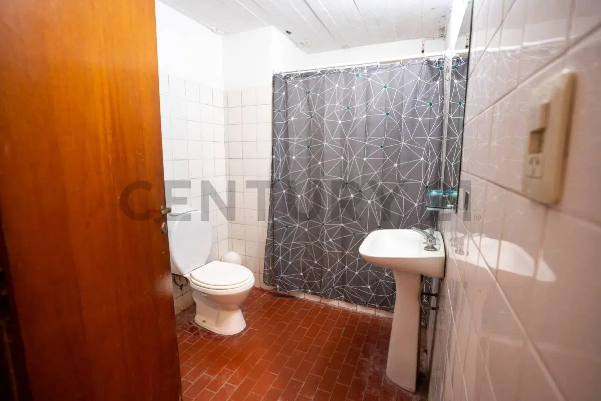 Departamento de 2 dormitorios y cochera en  venta en Gonnet | Calle 30 esq. 500 | Apto Banco 4