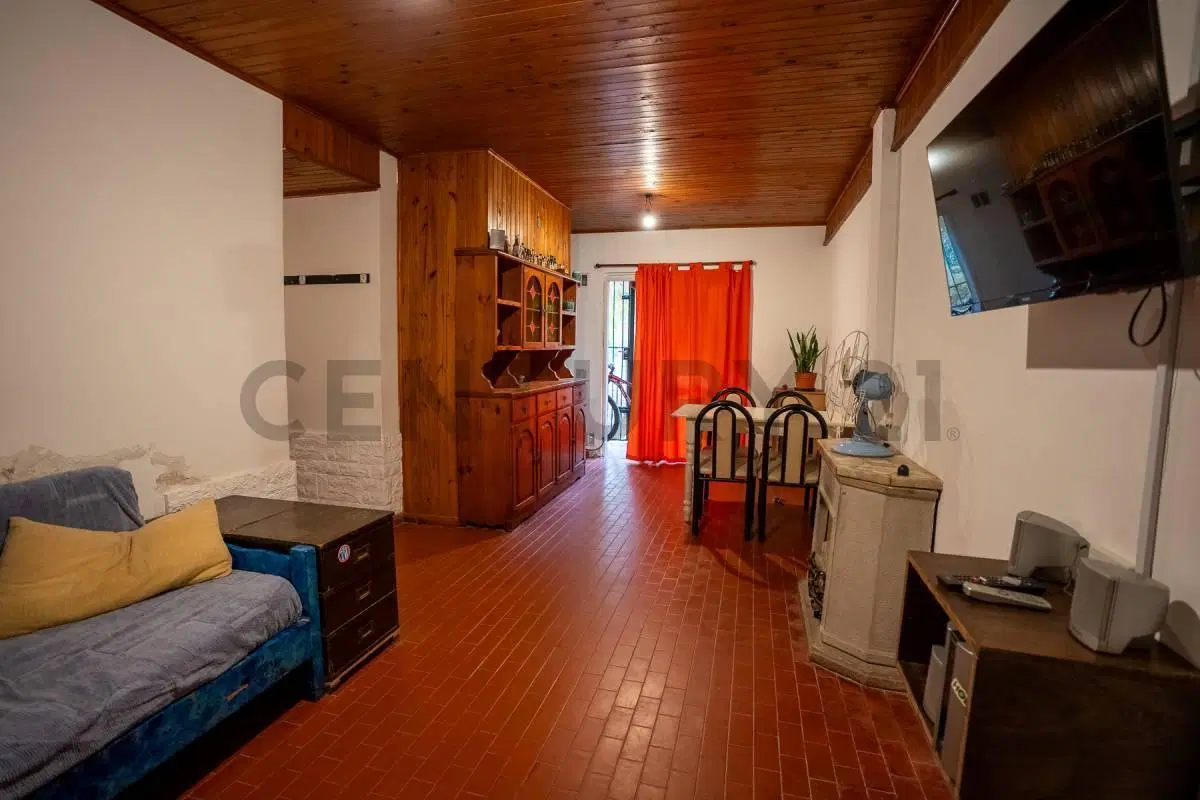 Departamento de 2 dormitorios y cochera en  venta en Gonnet | Calle 30 esq. 500 | Apto Banco 4