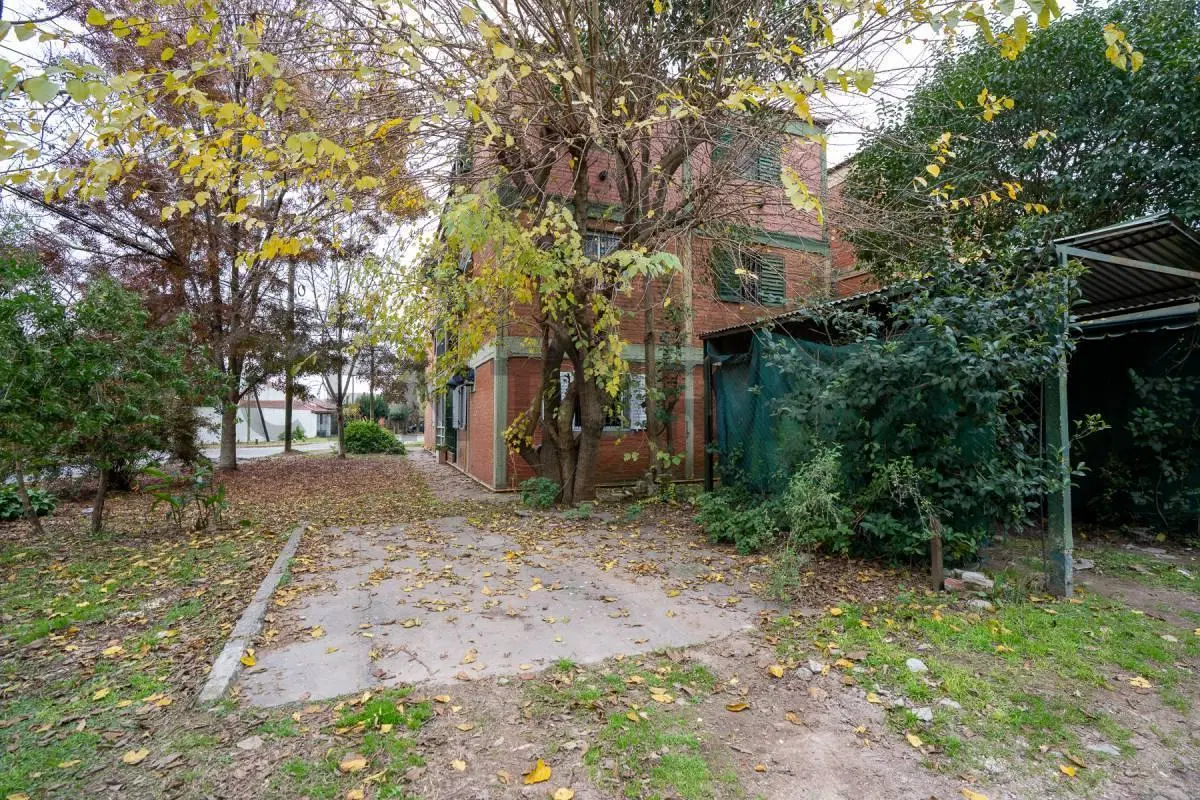 Departamento de 2 dormitorios y cochera en  venta en Gonnet | Calle 30 esq. 500 | Apto Banco 8