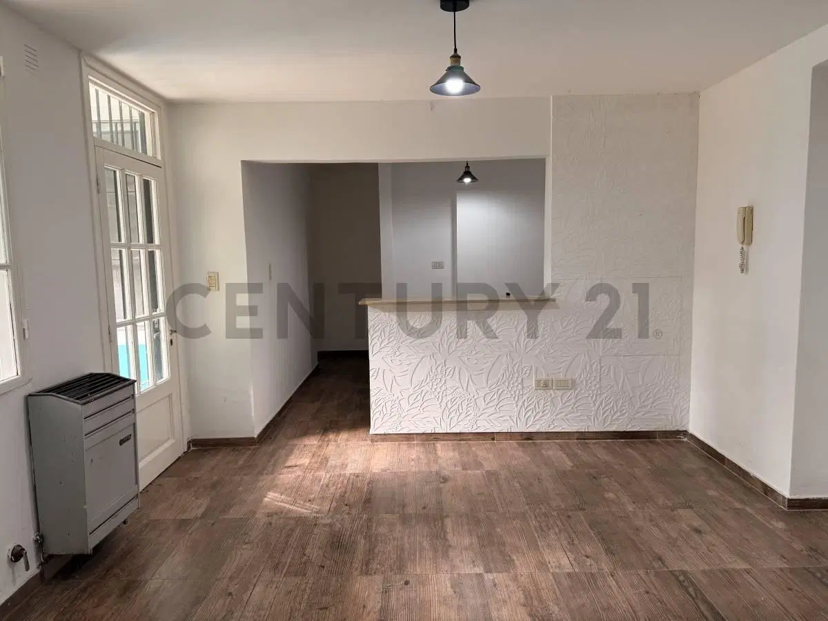 Departamento  en venta de 2 dormitorios con patio en venta en La Plata 5