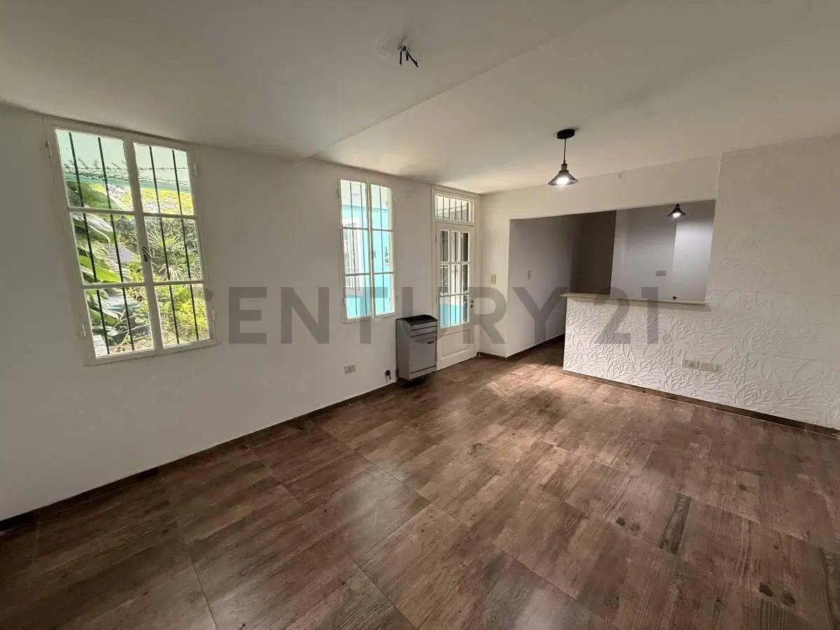 Departamento  en venta de 2 dormitorios con patio en venta en La Plata 2
