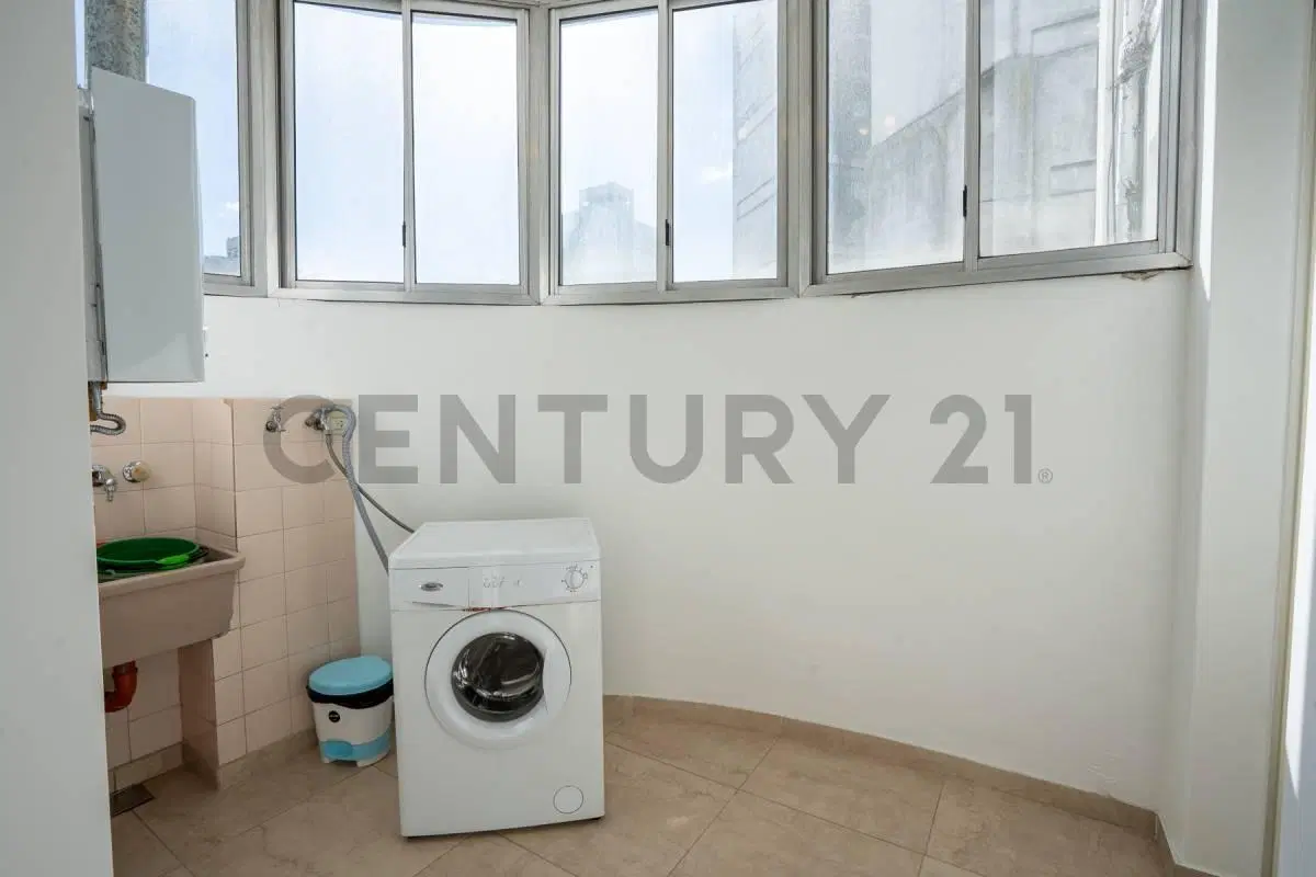 Departamento de 2 dormitorios en venta La Plata 2