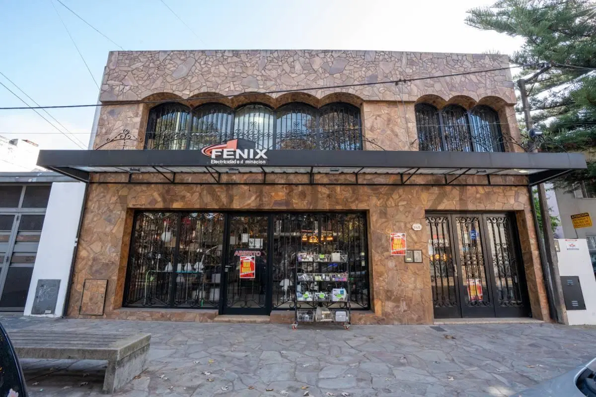 Local comercial y vivienda en venta en City Bell 2