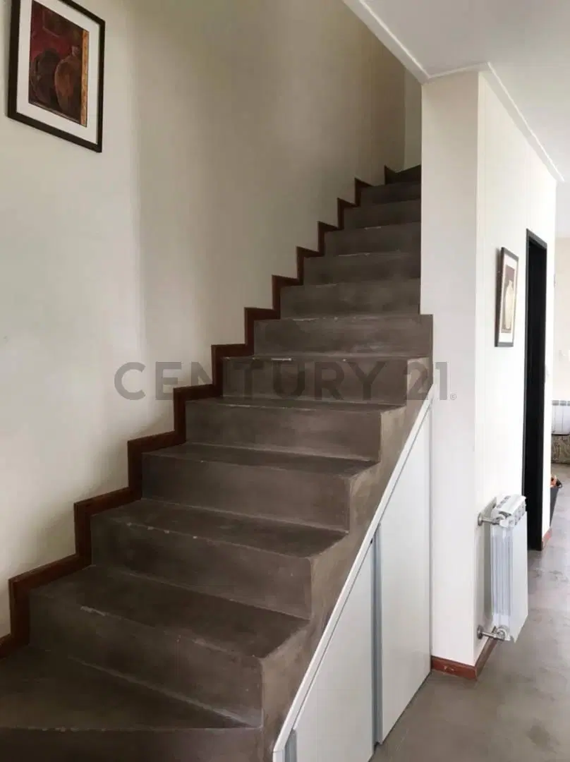Duplex  de Categoria 3 dormitorios  en alquiler City Bell (amueblado) 2