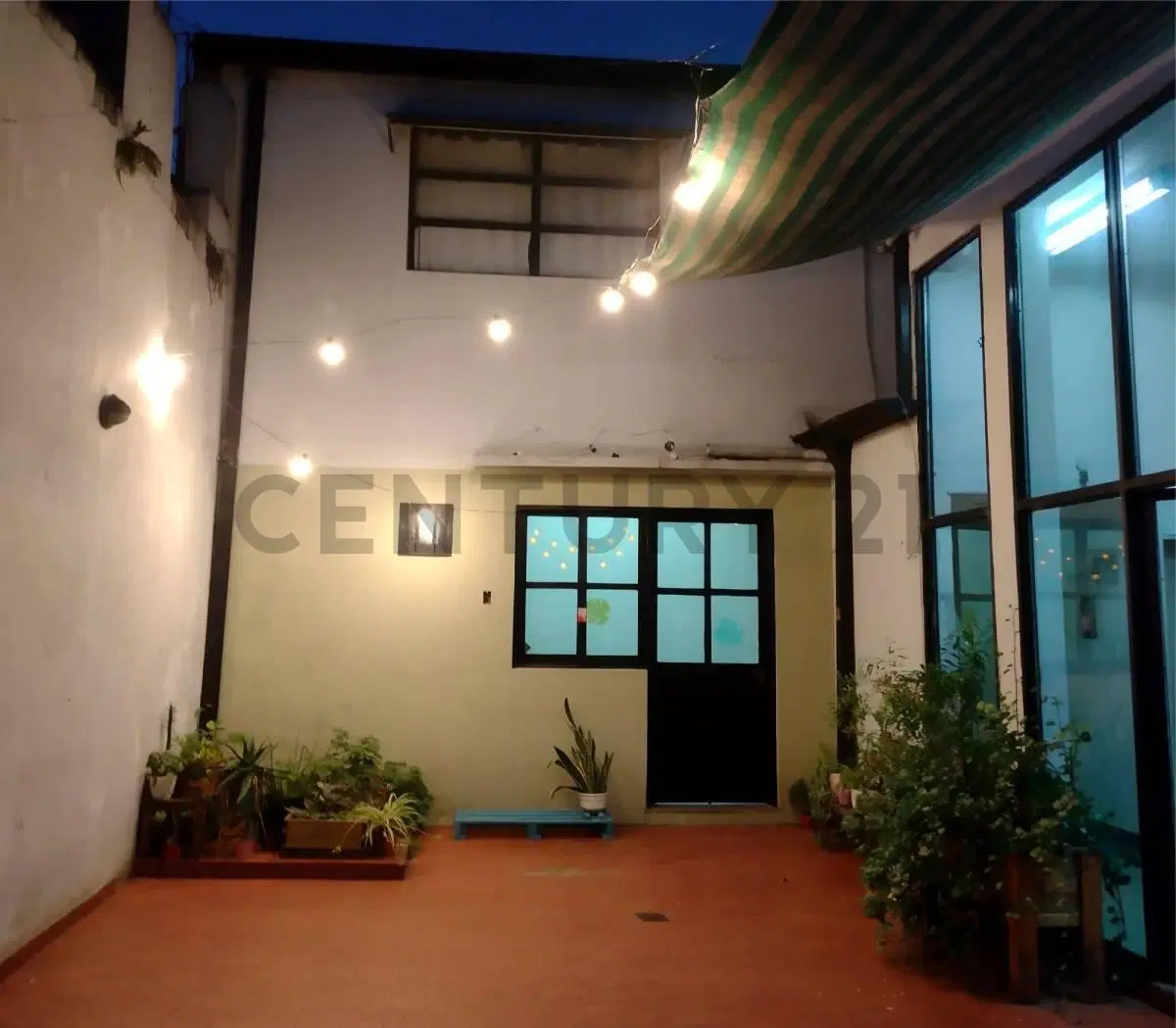 Local en alquiler con oficinas, depósito y cochera 2