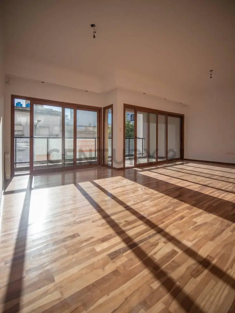 Departamento en ALQUILER en La Plata de 3 dormitorios. 4