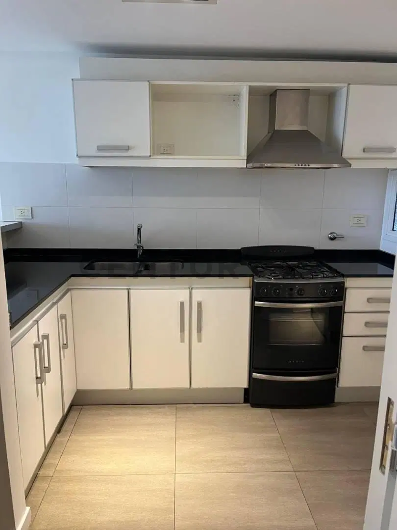 Departamento en alquiler en La Plata,  2 dormitorios y cochera 5