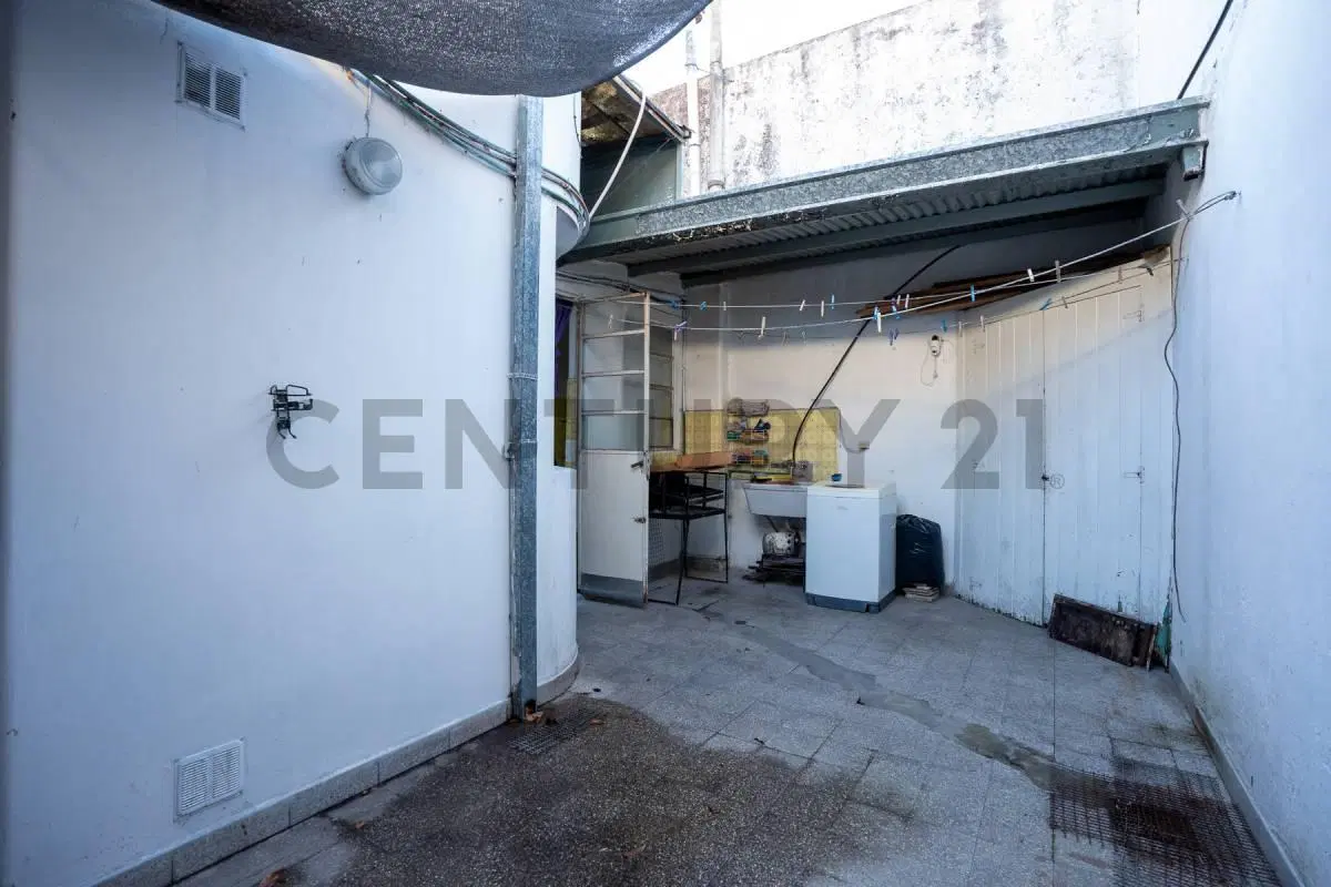 Casa en Venta , dos dormitorios con patio en La Plata 8