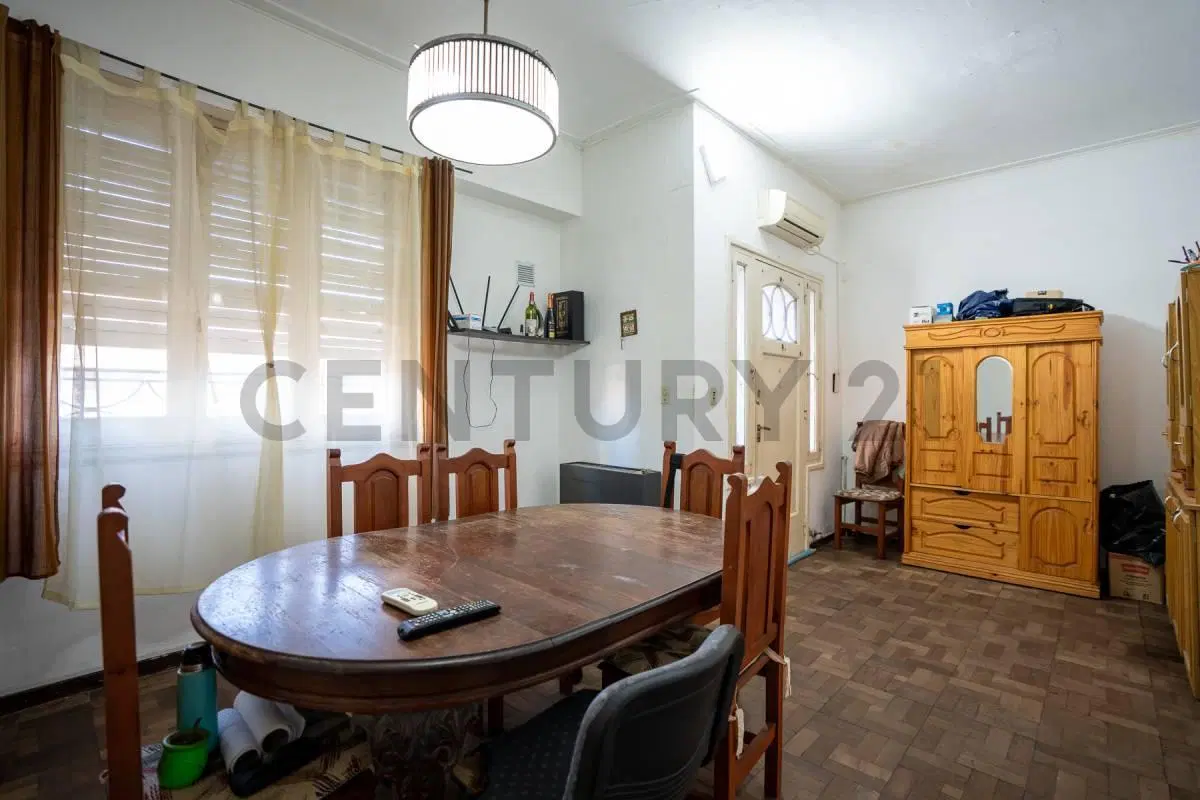 Casa en Venta , dos dormitorios con patio en La Plata 2