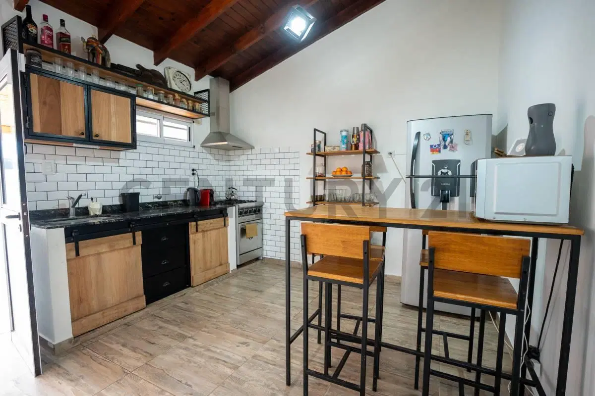 Casa de 3 dormitorios en venta en City Bell | Calle 476 e/ 30 y 30 bis 2