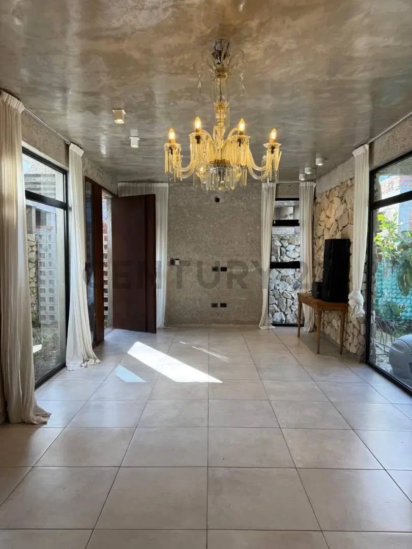 Casa en venta de 2 dormitorios con piscina en Villa Elisa 2