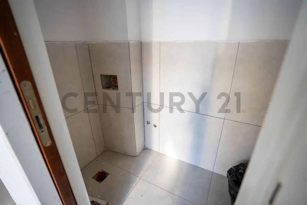 Local en venta A ESTRENAR  – 54 e/ 7 y 8 | La Plata 5