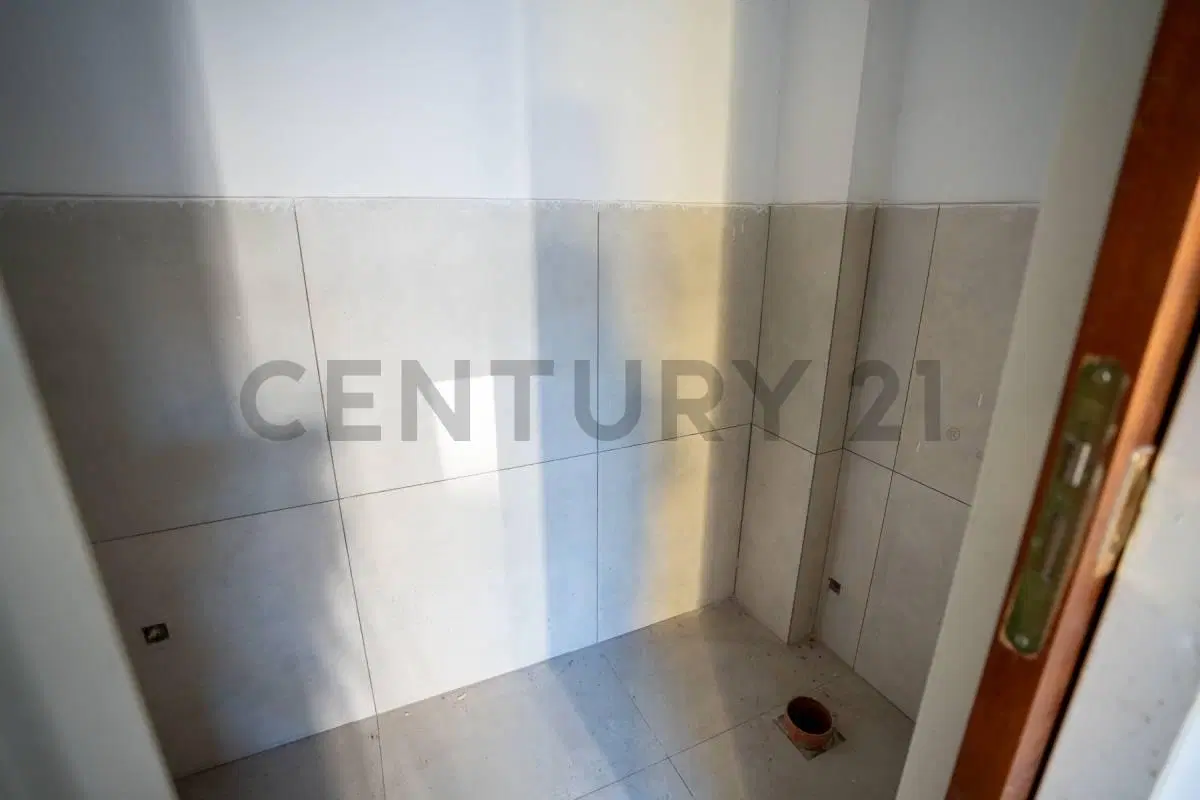 Local en ALQUILER A ESTRENAR  – 54 e/ 7 y 8 | La Plata 4
