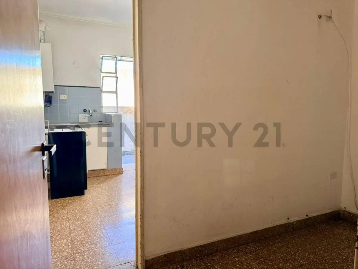 Monoambiente en venta en La Plata, a refaccionar 4