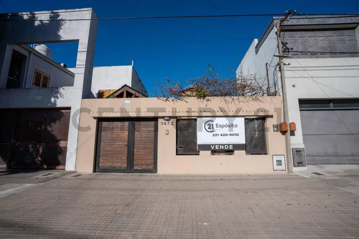 Casa en venta en La Plata, 3 dormitorios 5