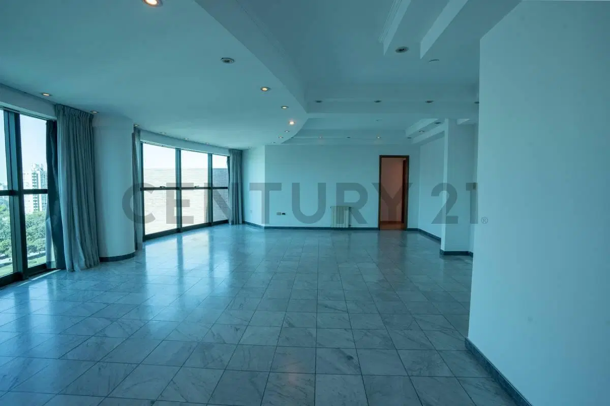 Piso de Categoría a la venta, con 3 dormitorios, cochera y baulera 4