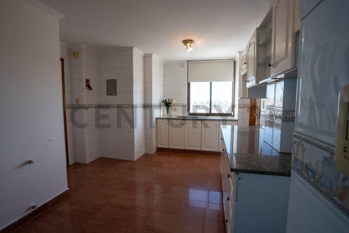 Foto de Piso de Categoría a la venta, con 3 dormitorios, cochera y baulera, imagen 5