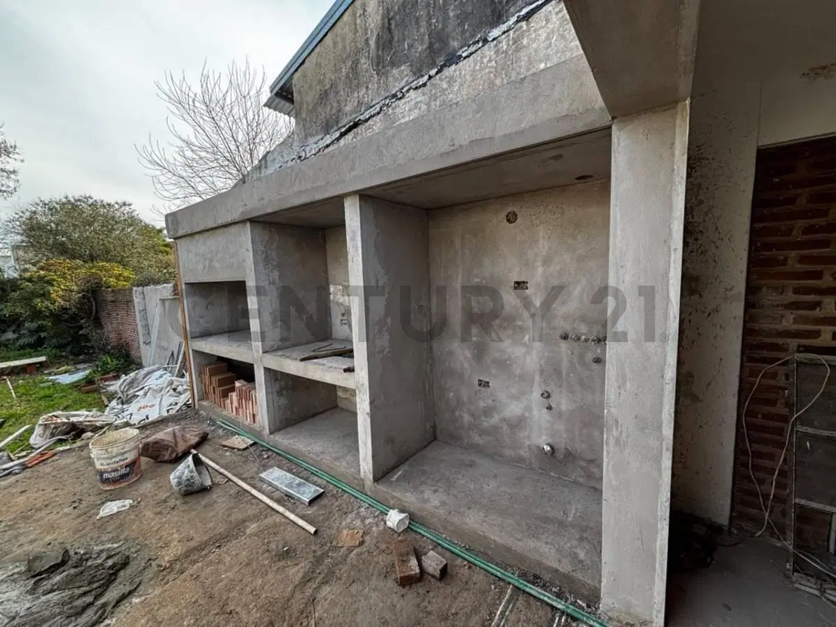 Casa en venta pozo ,Gonnet  495 e/ 17 y 18 2