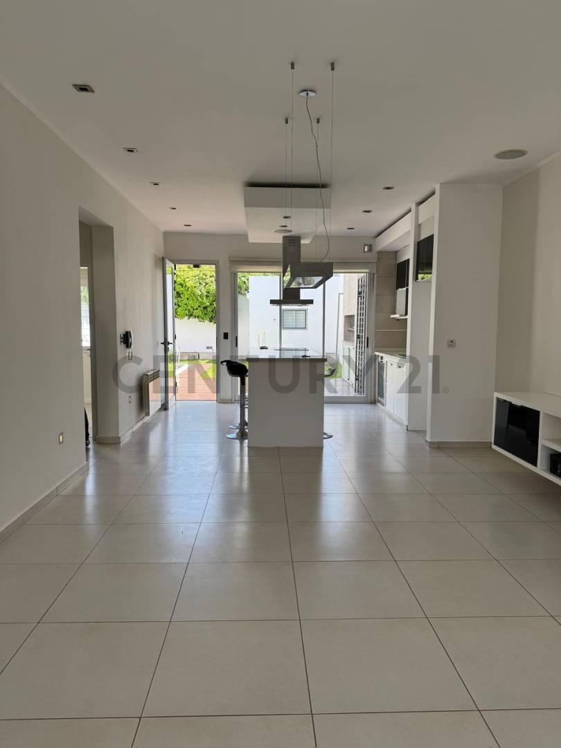 Foto de Casa en Alquiler en La Plata Calle 10 N° 2037 entre 73 y 74, imagen 1