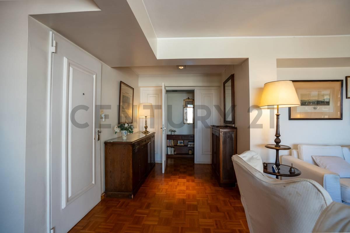 Foto de Piso de tres dormitorios y dos cocheras, imagen 1