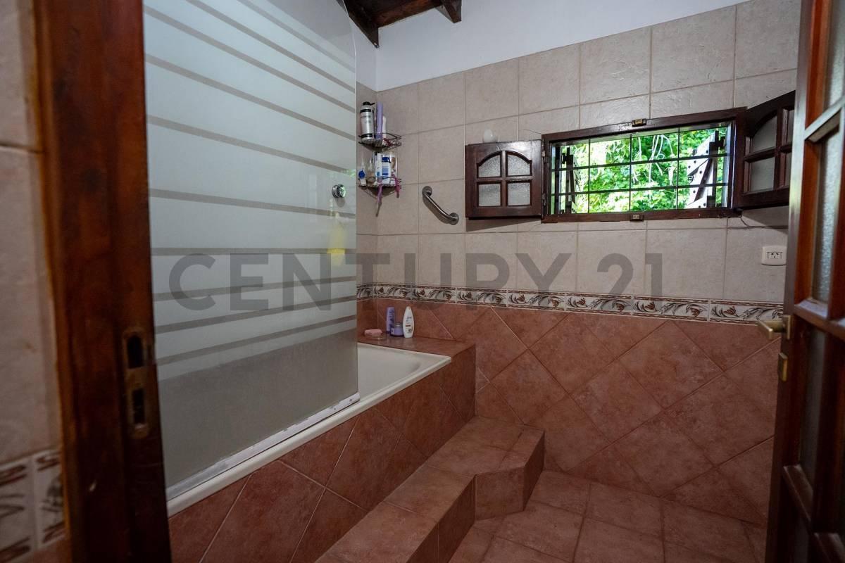 Foto de Casa en Venta con 3 dormitorios , Apto Banco , entre caminos , City Bell, imagen 5