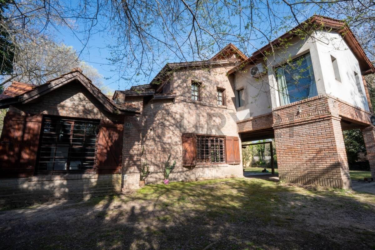 Foto de Casa en Venta con 3 dormitorios , Apto Banco , entre caminos , City Bell, imagen 1