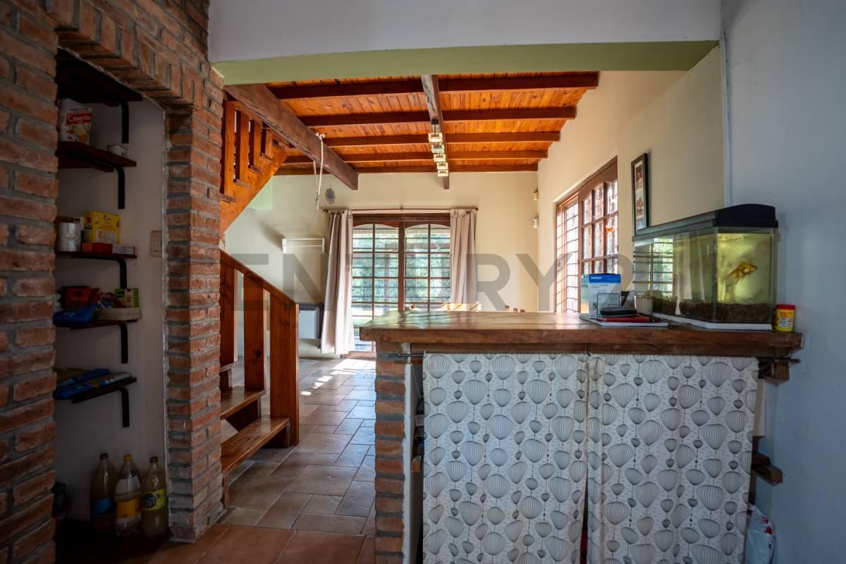 Foto de Casa en Venta con 3 dormitorios , Apto Banco , entre caminos , City Bell, imagen 4
