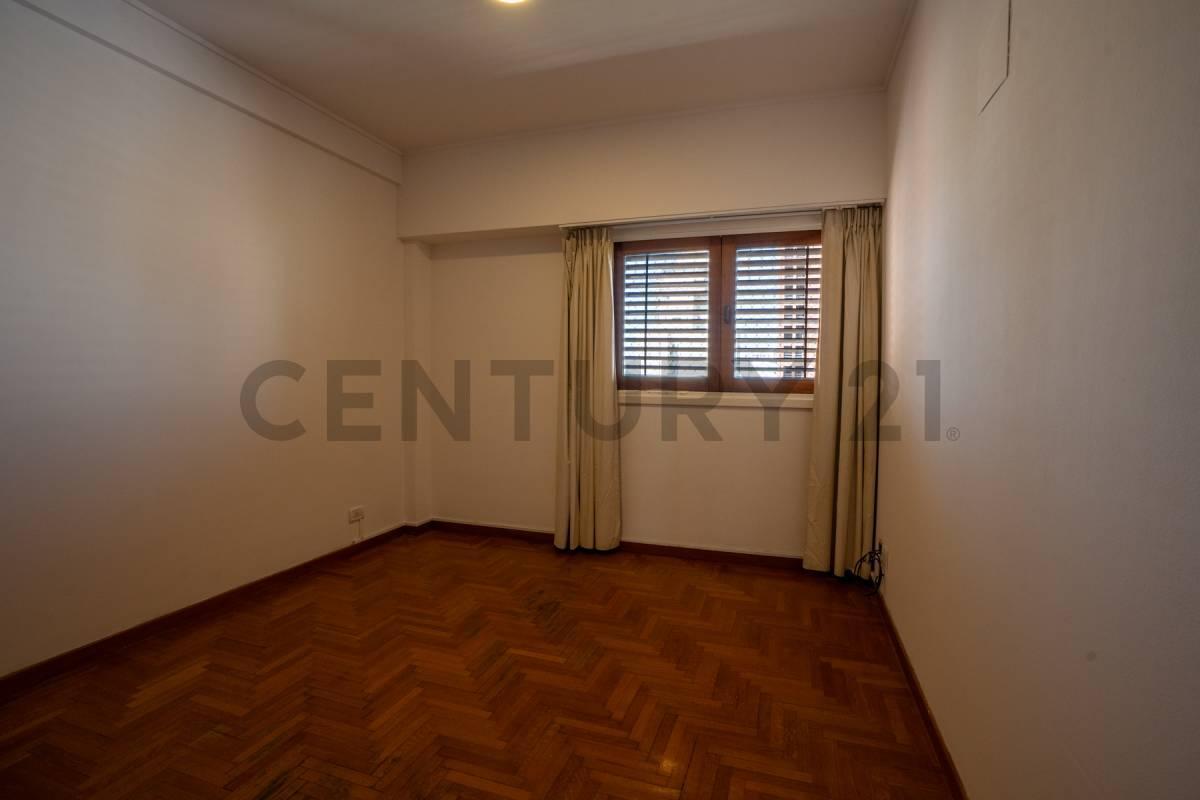Foto de Departamento de Categoría en Venta La Plata - 3 Dormitorios y 2 Cocheras, imagen 4