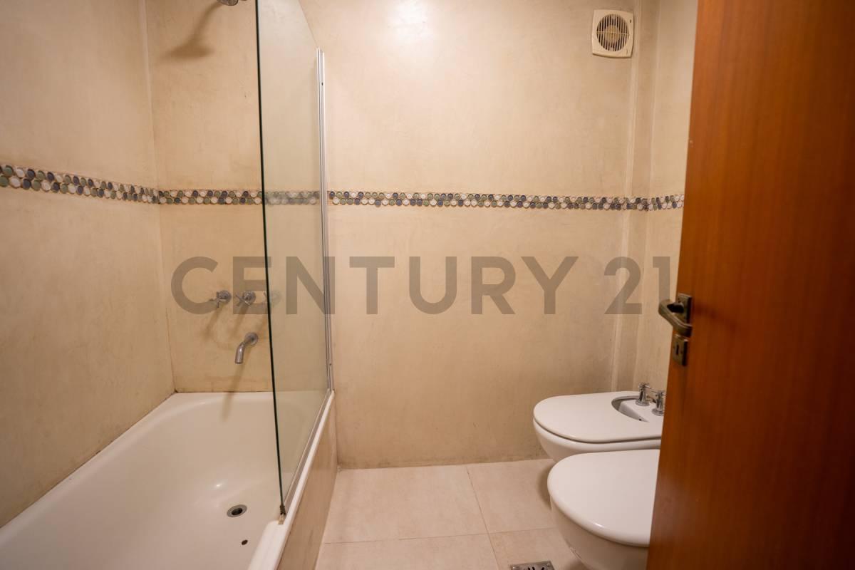 Foto de Departamento de Categoría en Venta La Plata - 3 Dormitorios y 2 Cocheras, imagen 5