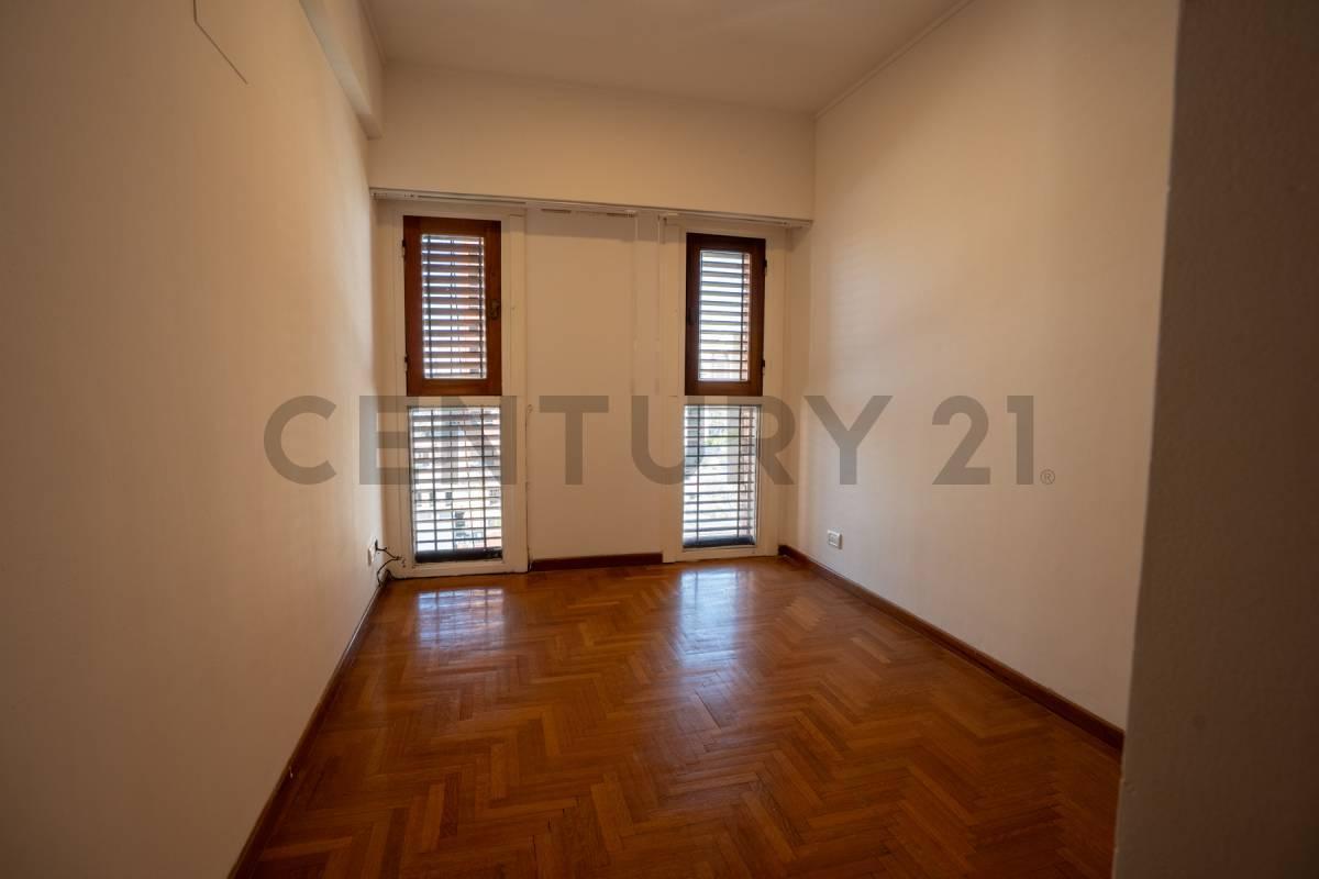 Foto de Departamento de Categoría en Venta La Plata - 3 Dormitorios y 2 Cocheras, imagen 3
