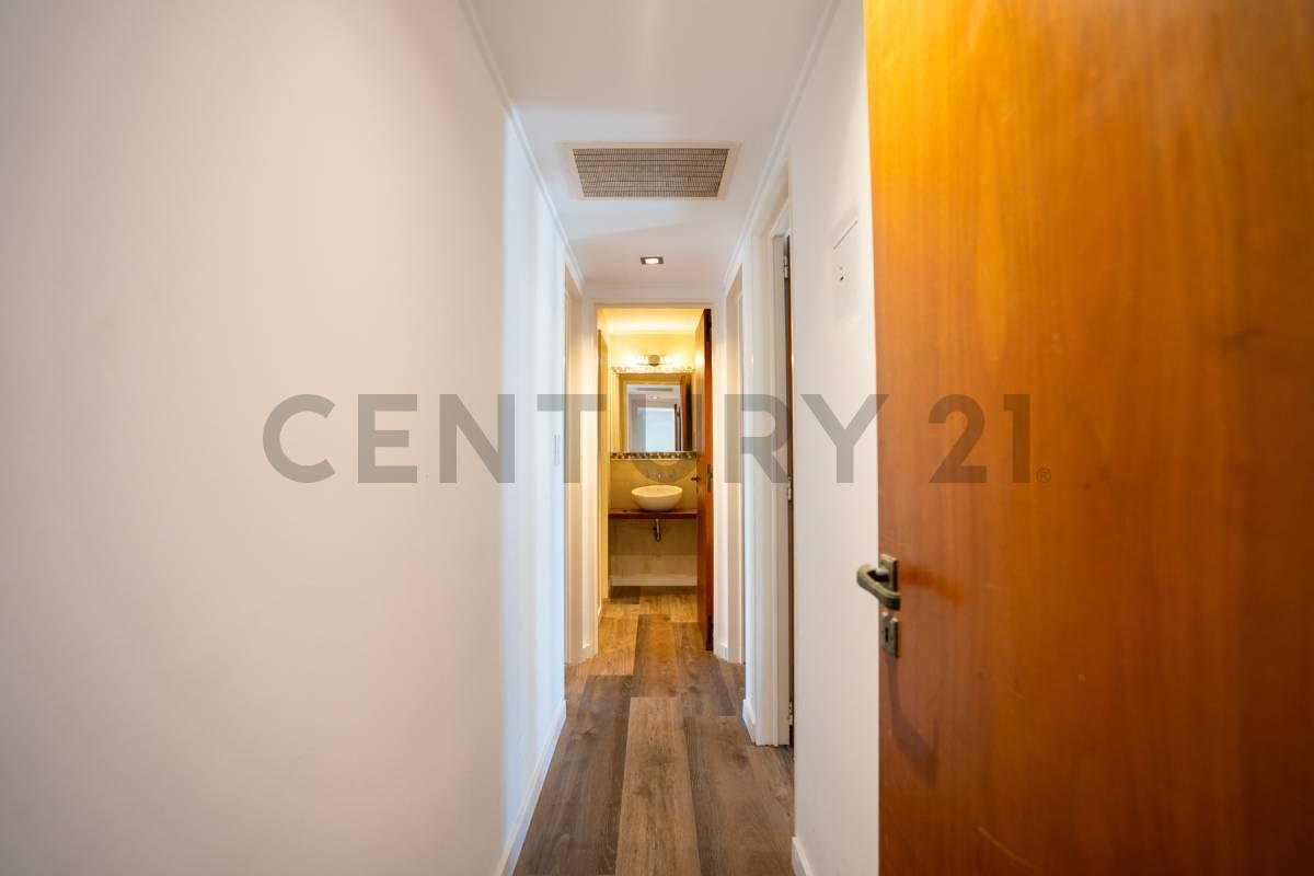 Foto de Departamento de Categoría en Venta La Plata - 3 Dormitorios y 2 Cocheras, imagen 2
