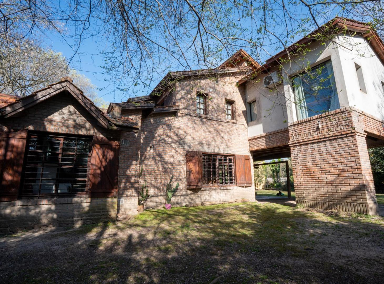 Foto de Casa en Venta con 3 dormitorios , Apto Banco , entre caminos , City Bell, imagen 2