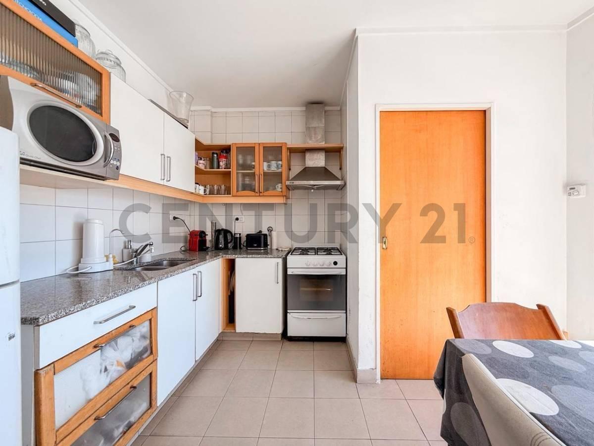 Foto de Departamento de 2 dormitorios con cochera y balcón en venta – 5 esquina, imagen 5