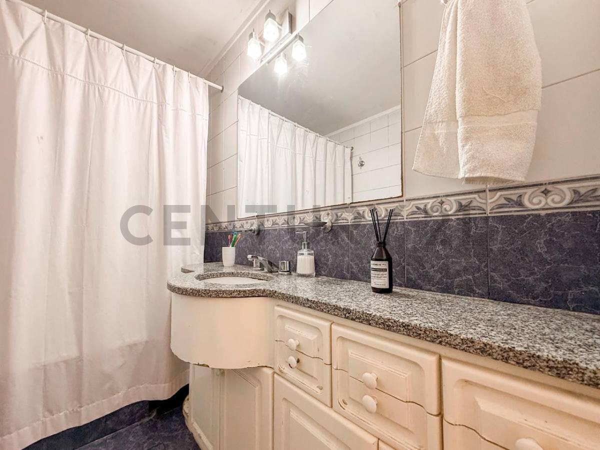 Foto de Departamento de 2 dormitorios con cochera y balcón en venta – 5 esquina, imagen 4