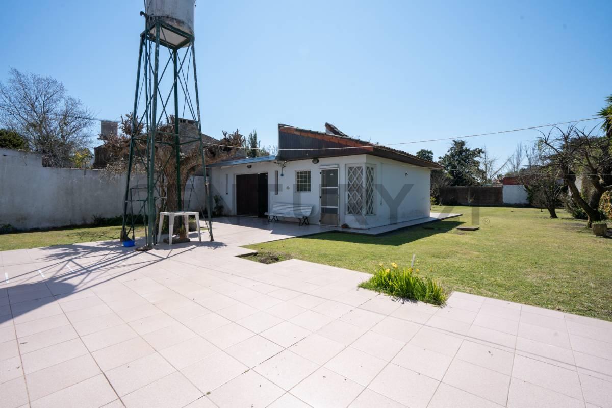 Foto de Casa en venta en City Bell de dos dormitorios con Amplio lote y, imagen 3
