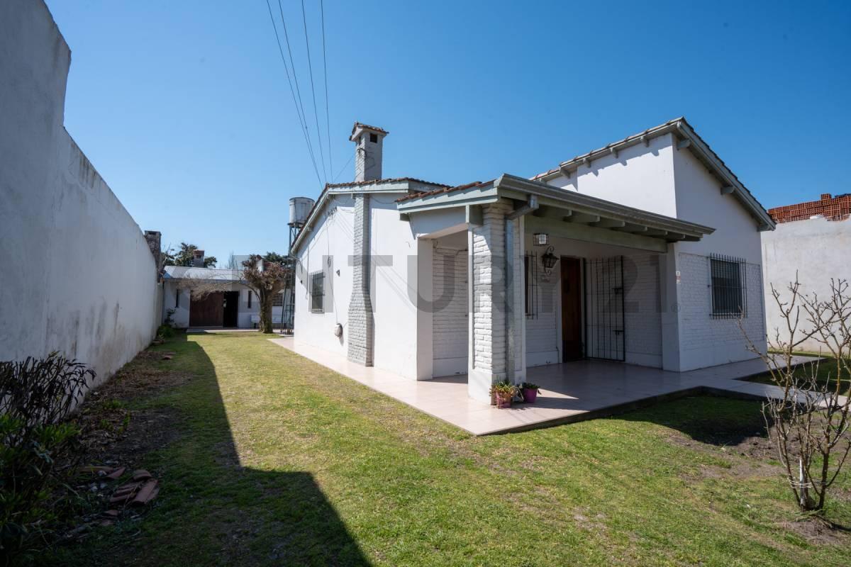 Foto de Casa en venta en City Bell de dos dormitorios con Amplio lote y, imagen 1