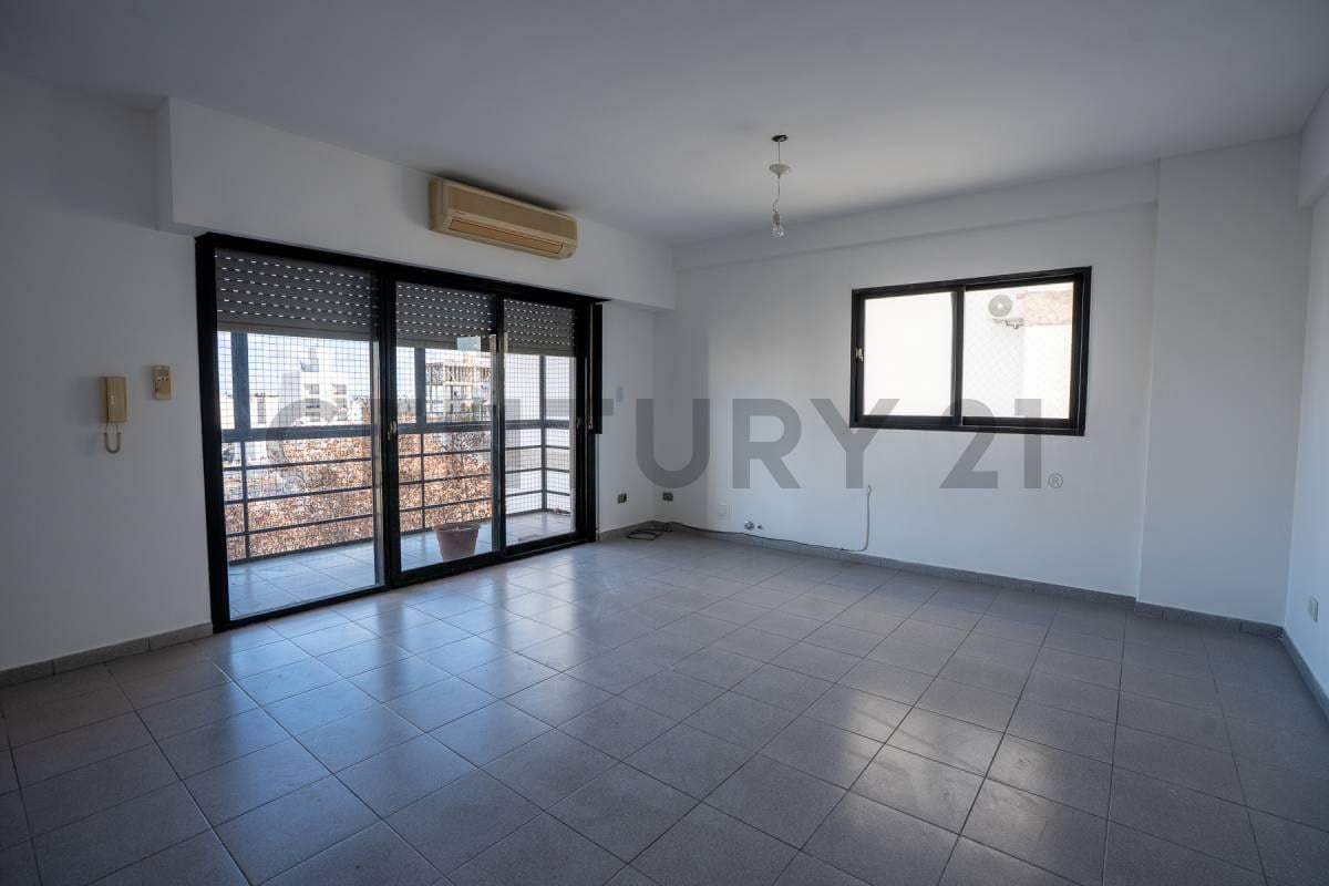 Foto de Departamento de dos dormitorios con cochera , en La Plata, imagen 2
