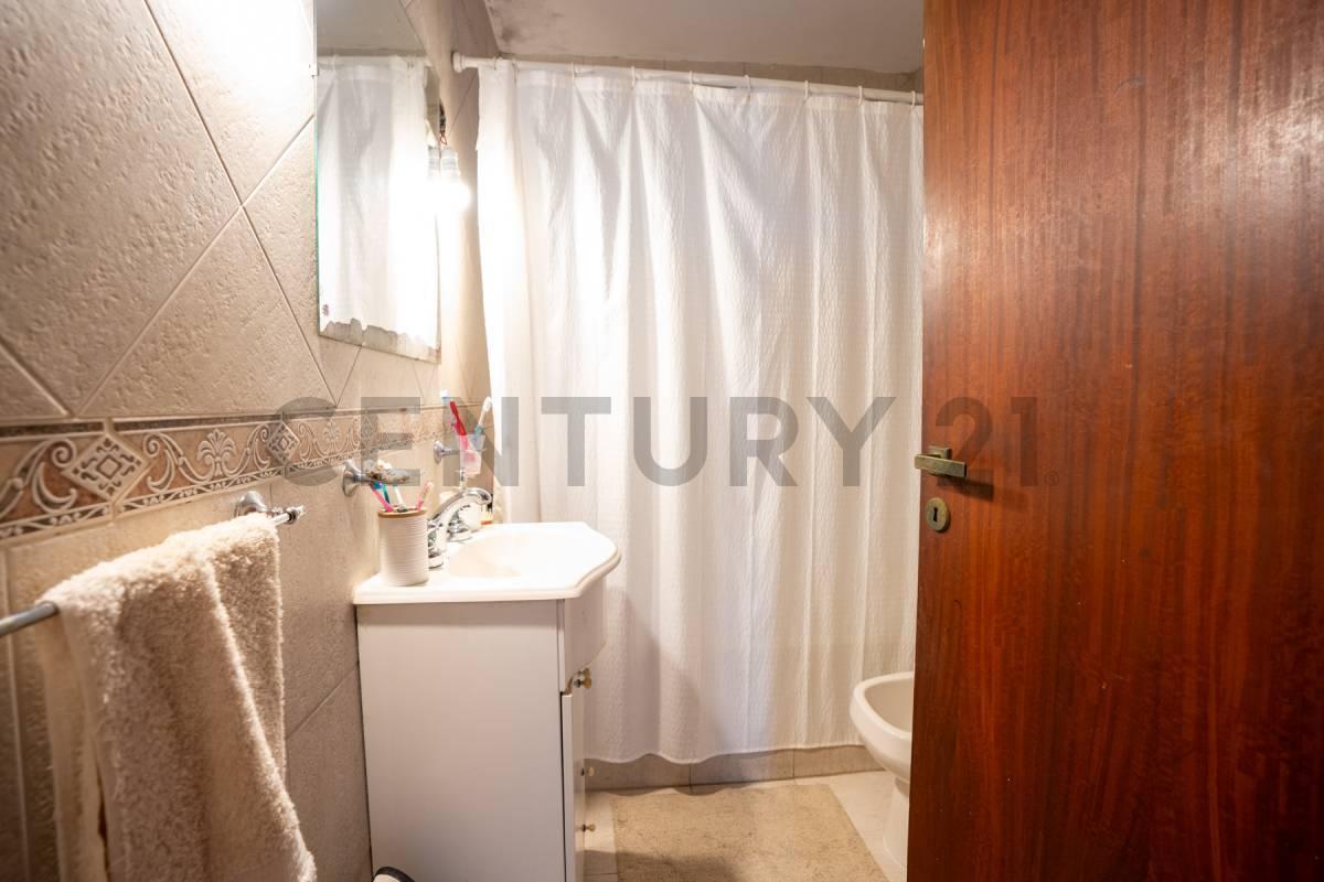 Foto de CASA EN VENTA EN TOLOSA - CUATRO DORMITORIOS Y DOS CONSULTORIOS, imagen 5
