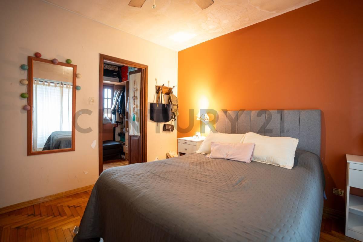 Foto de CASA EN VENTA EN TOLOSA - CUATRO DORMITORIOS Y DOS CONSULTORIOS, imagen 4