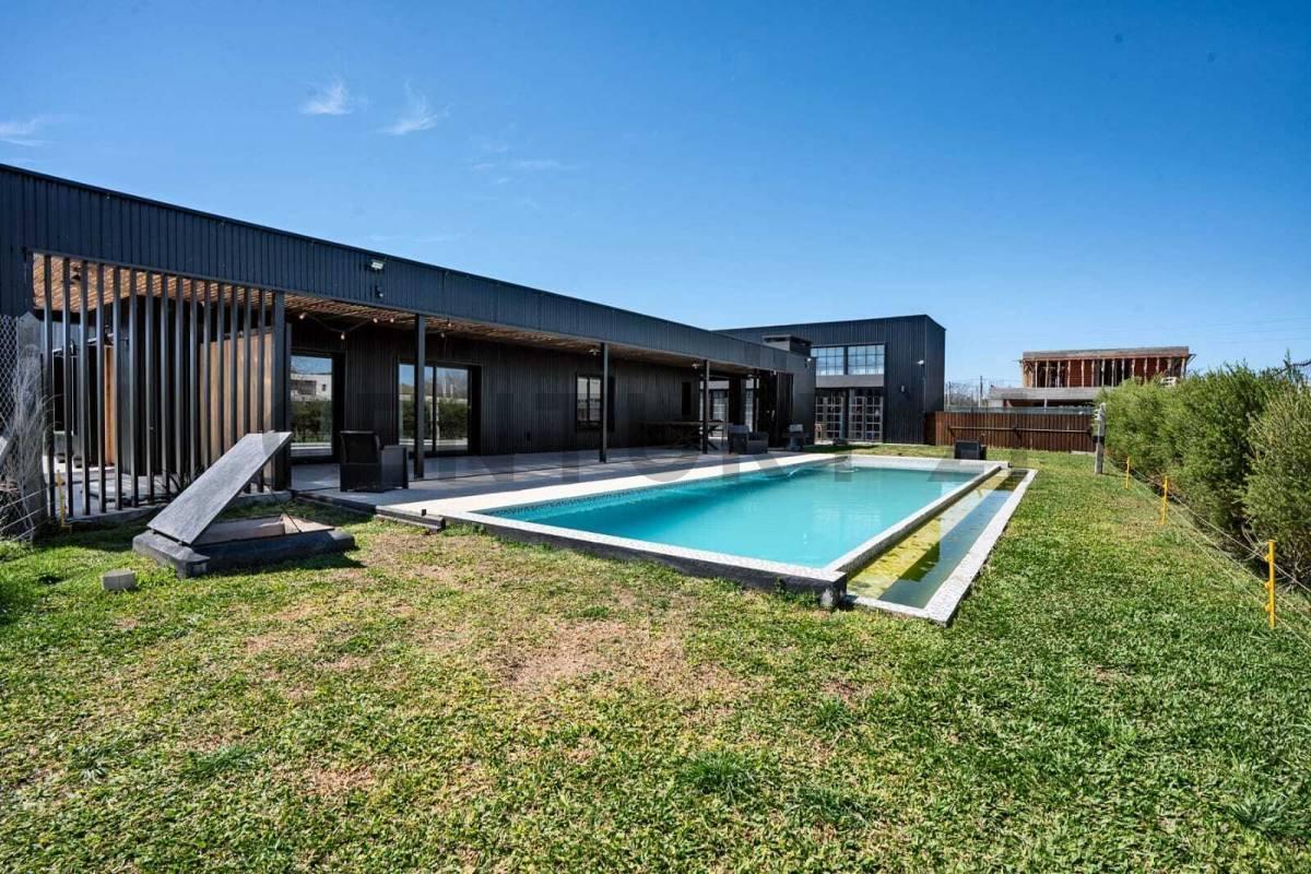 Foto de Casa en venta en Las Carolinas, 4 dormitorios, quincho, City Bell, imagen 2
