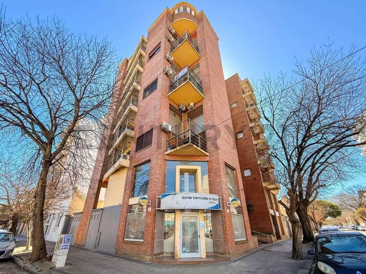 Foto de Departamento de 2 dormitorios con cochera y balcón en venta – 5 esquina, imagen 5